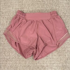 Lululemon Women's Mauve Hotty Hot Shorts length 2.5. Size 4.